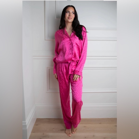 Rachel Parcell Other - NWT Rachel Parcell Satin Jacquard Cheetah Long Sleeve Pajama Set Hot Pink XS